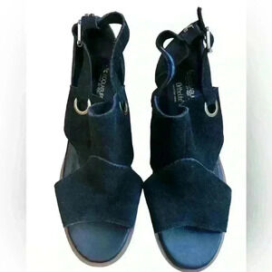 Kookaburra by UGG Women’s Kaiah  Suede Black Heel Sandal Size 5.5